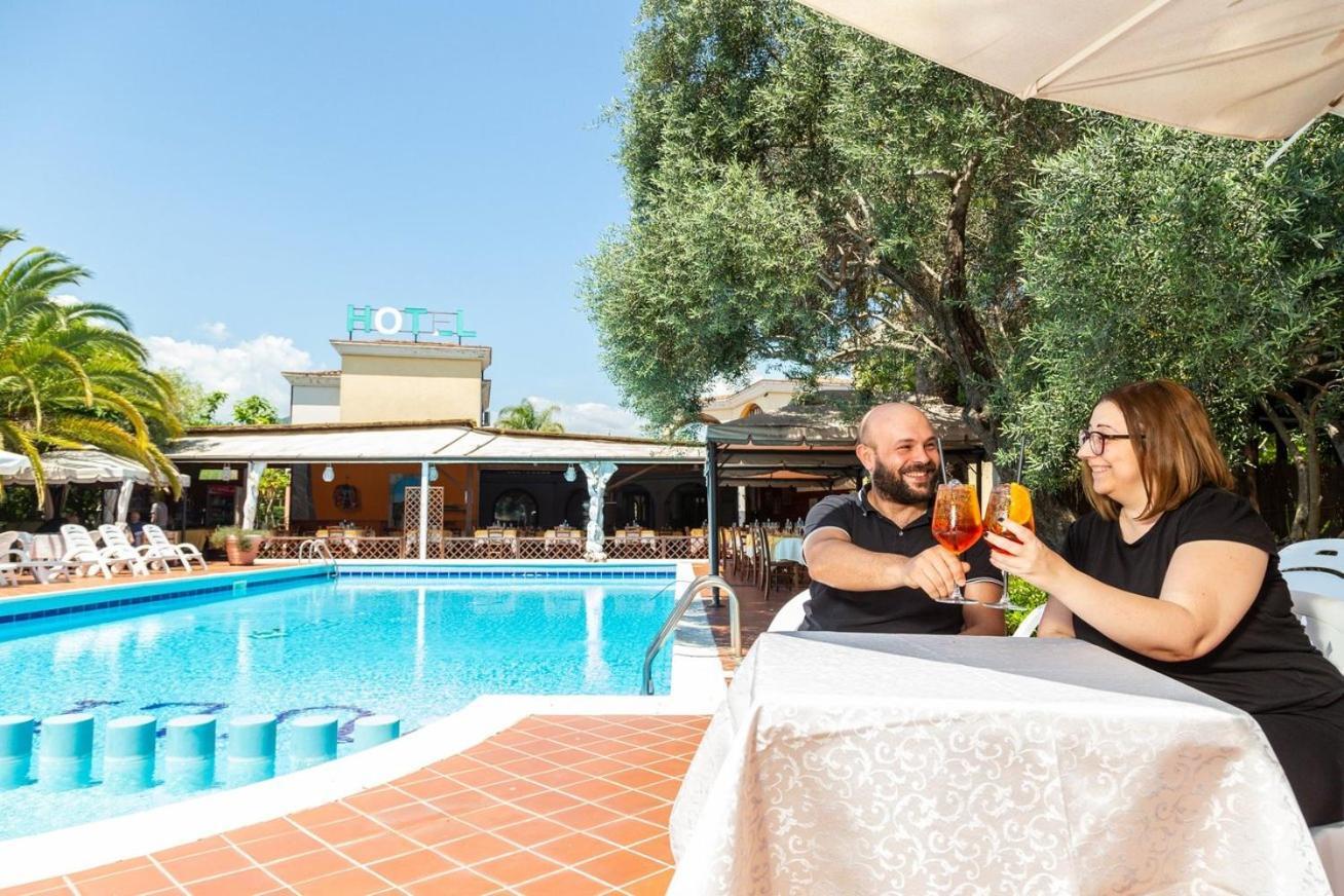 Hotel L'Ulivo Girasole Εξωτερικό φωτογραφία
